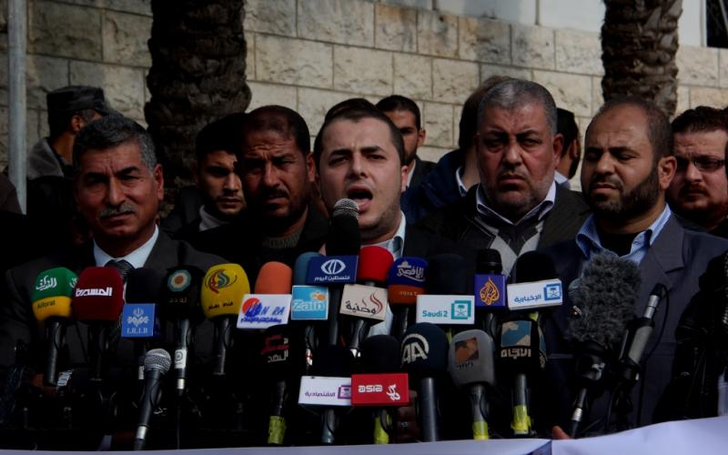 صور: المدمرة منازلهم يحتجون أمام مجلس الوزراء بغزة