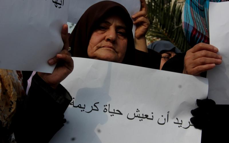 صور: المدمرة منازلهم يحتجون أمام مجلس الوزراء بغزة