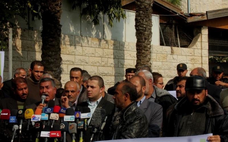 صور: المدمرة منازلهم يحتجون أمام مجلس الوزراء بغزة