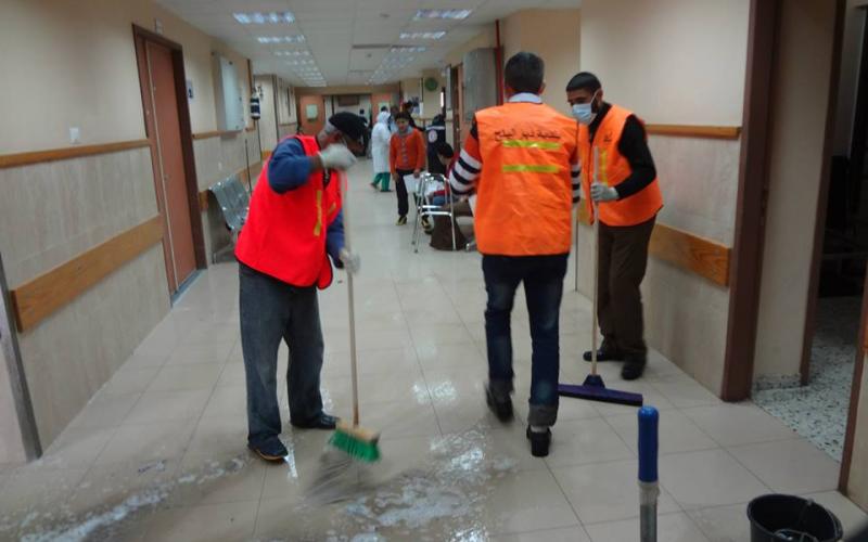 صور: حملة تطوعية لتنظيم مستشفى الأقصى