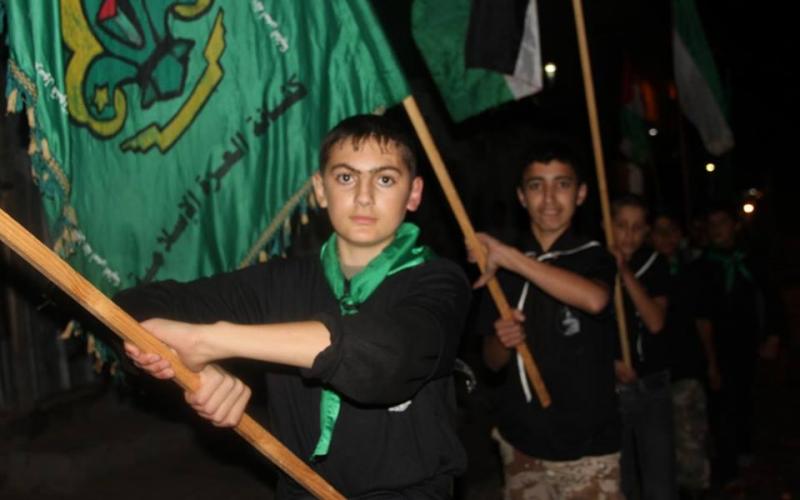 صور: عرض كشفي بدير البلح بذكرى انتفاضة الحجارة