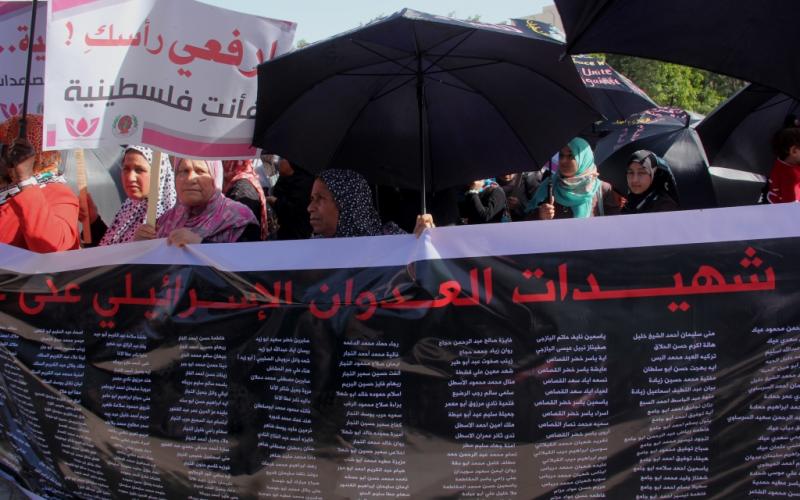 صور: وقفة نسوية بغزة لمناهضة العنف ضد المرأة