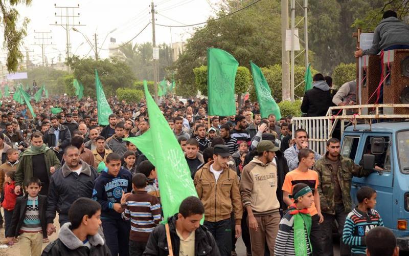بالصور: مسيرات حاشدة لحماس بالقطاع احتفالاً بانطلاقتها