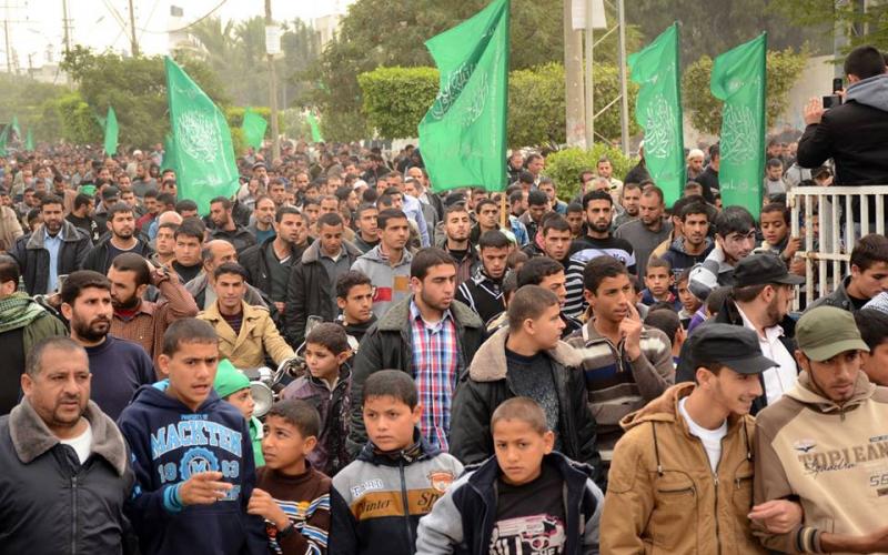 بالصور: مسيرات حاشدة لحماس بالقطاع احتفالاً بانطلاقتها