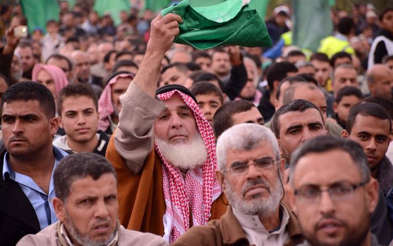 بالصور: مسيرات حاشدة لحماس بالقطاع احتفالاً بانطلاقتها