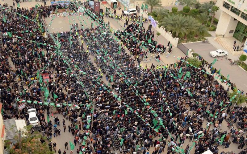 بالصور: مسيرات حاشدة لحماس بالقطاع احتفالاً بانطلاقتها