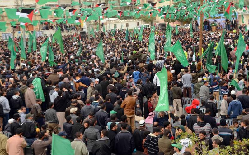 بالصور: مسيرات حاشدة لحماس بالقطاع احتفالاً بانطلاقتها