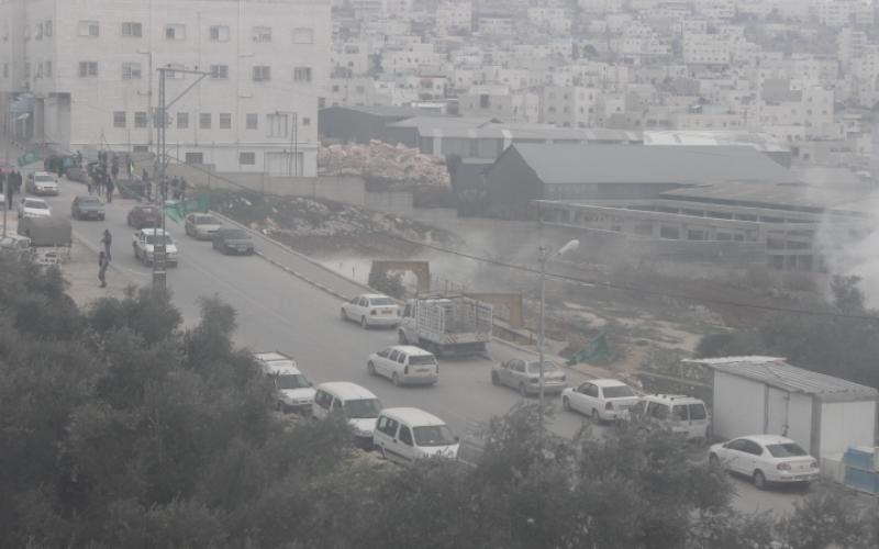 صور: مواجهات بالخليل عقب مصادرة منصة انطلاقة حماس