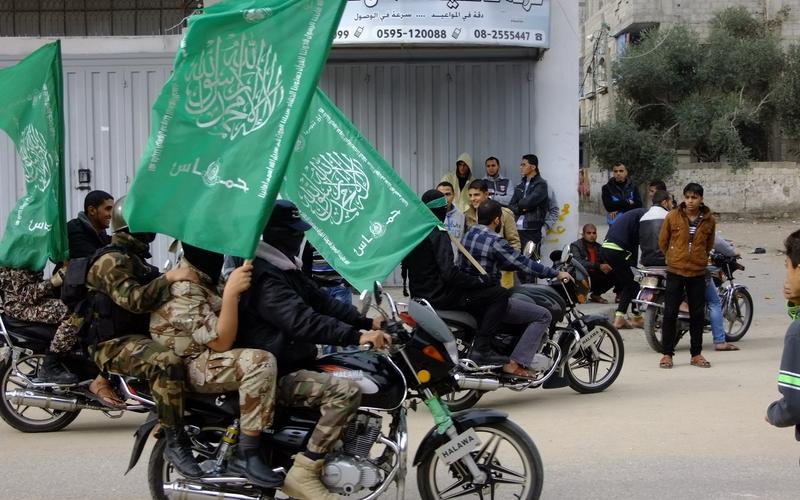 صور:عرض عسكري بمسيرة حماس بالوسطى