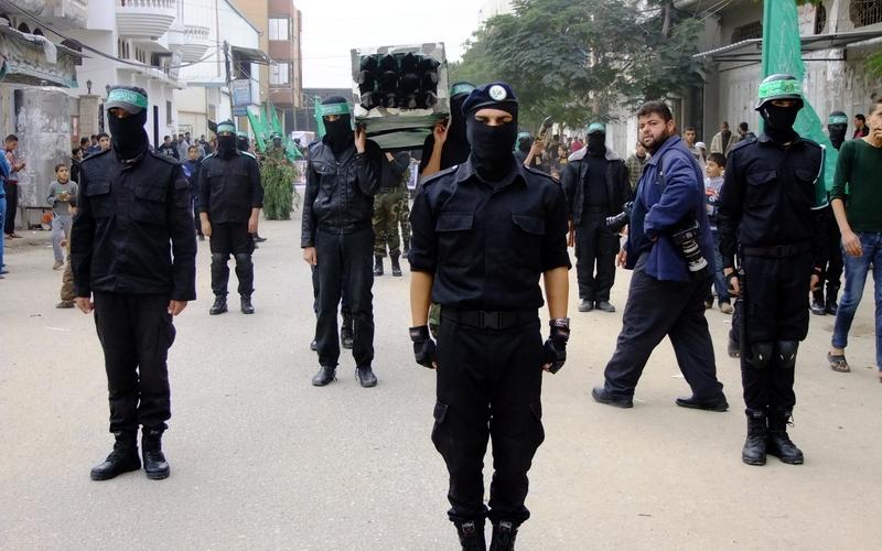 صور:عرض عسكري بمسيرة حماس بالوسطى
