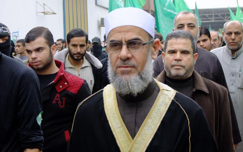 صور:عرض عسكري بمسيرة حماس بالوسطى