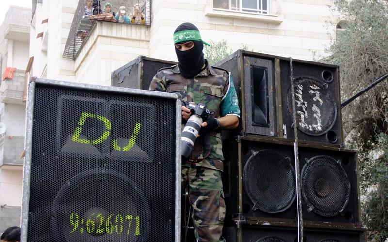 صور:عرض عسكري بمسيرة حماس بالوسطى