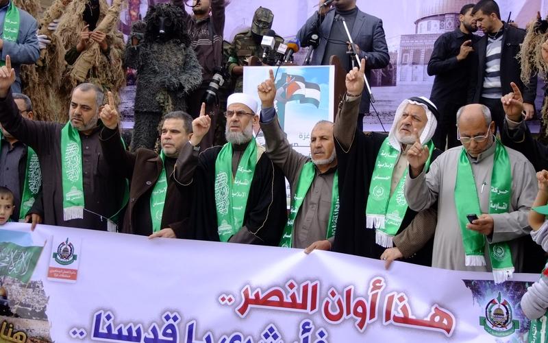صور:عرض عسكري بمسيرة حماس بالوسطى