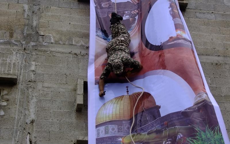 صور:عرض عسكري بمسيرة حماس بالوسطى