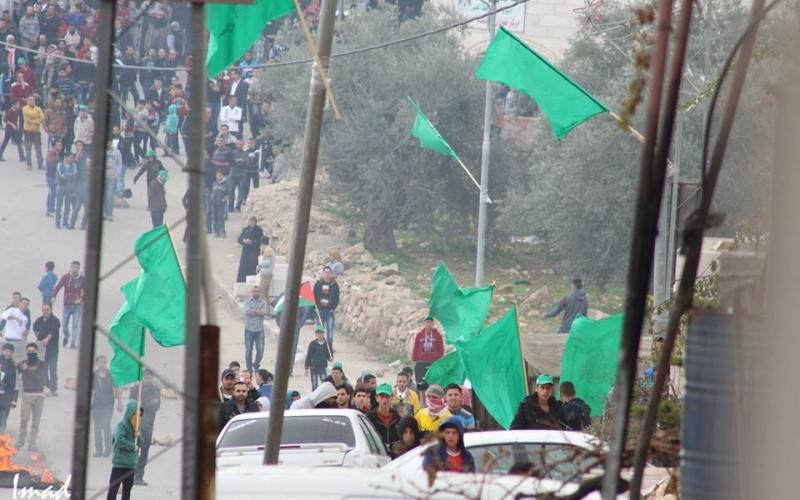 صور: مواجهات بالخليل عقب مصادرة منصة انطلاقة حماس