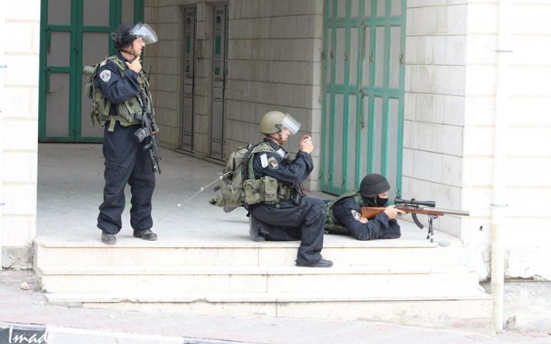 صور: مواجهات بالخليل عقب مصادرة منصة انطلاقة حماس