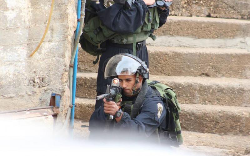 صور: مواجهات بالخليل عقب مصادرة منصة انطلاقة حماس