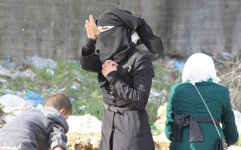 صور: مواجهات بالخليل عقب مصادرة منصة انطلاقة حماس
