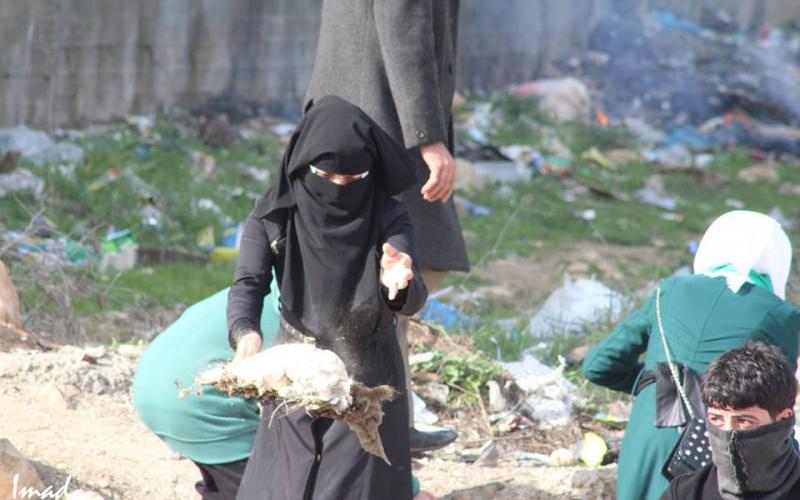 صور: مواجهات بالخليل عقب مصادرة منصة انطلاقة حماس