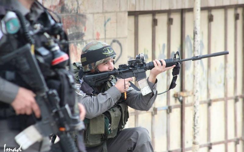 صور: مواجهات بالخليل عقب مصادرة منصة انطلاقة حماس