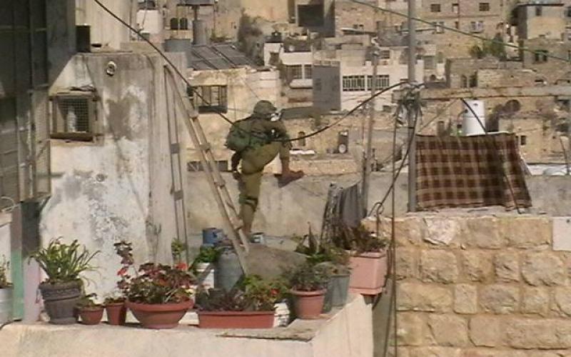 صور: اقتحام روضة في الخليل