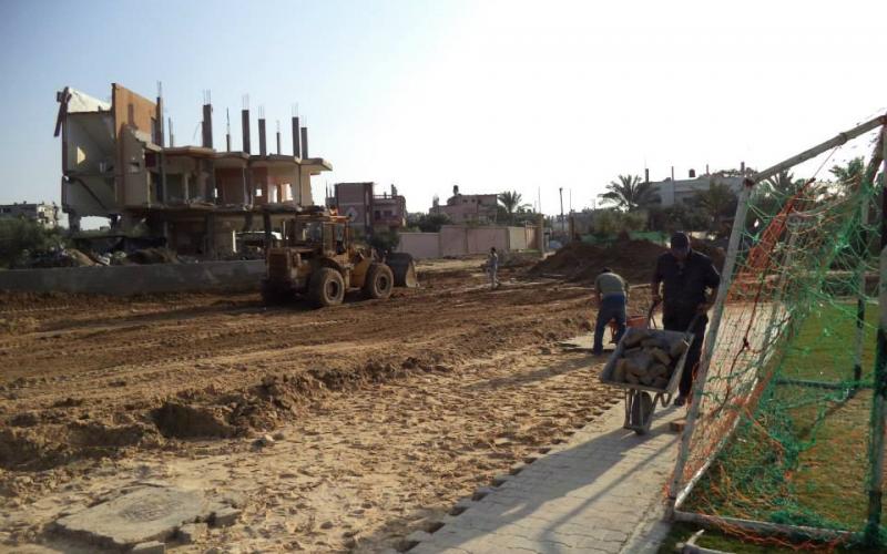 صور: بدء إنشاء ملعب لكرة السلة بالمغازي