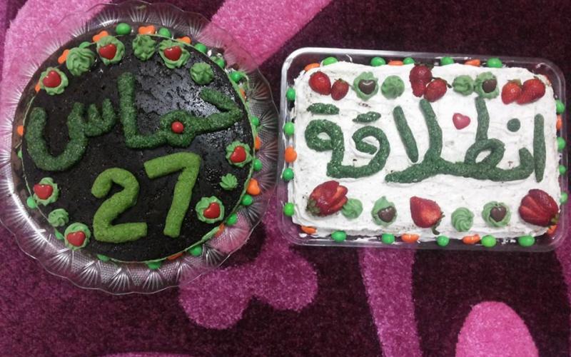 صور: حلويات بالخليل احتفالًا بانطلاقة حماس