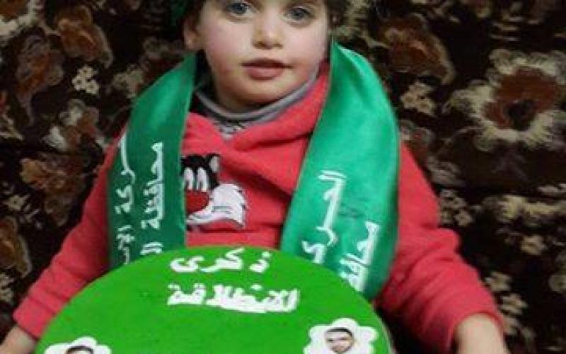 صور: حلويات بالخليل احتفالًا بانطلاقة حماس