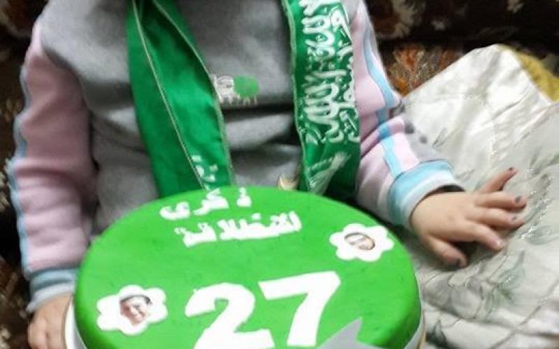 صور: حلويات بالخليل احتفالًا بانطلاقة حماس