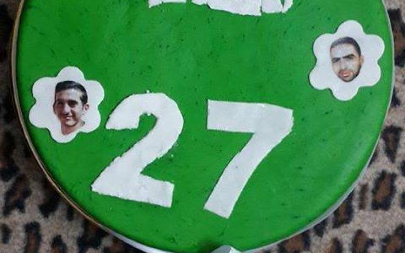 صور: حلويات بالخليل احتفالًا بانطلاقة حماس