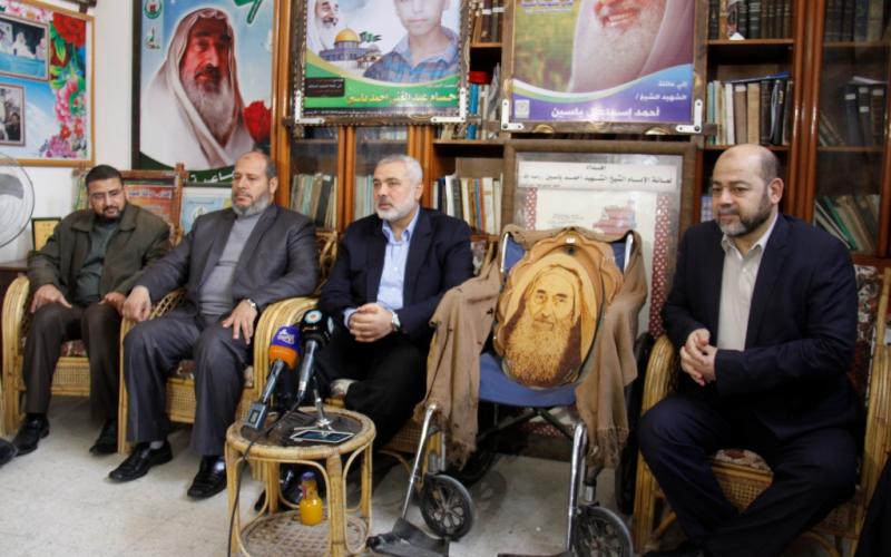 صور: هنية يزور بيت الشيخ المؤسس "ياسين"
