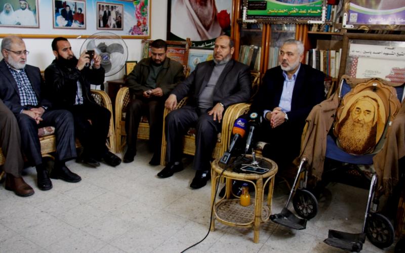 صور: هنية يزور بيت الشيخ المؤسس "ياسين"