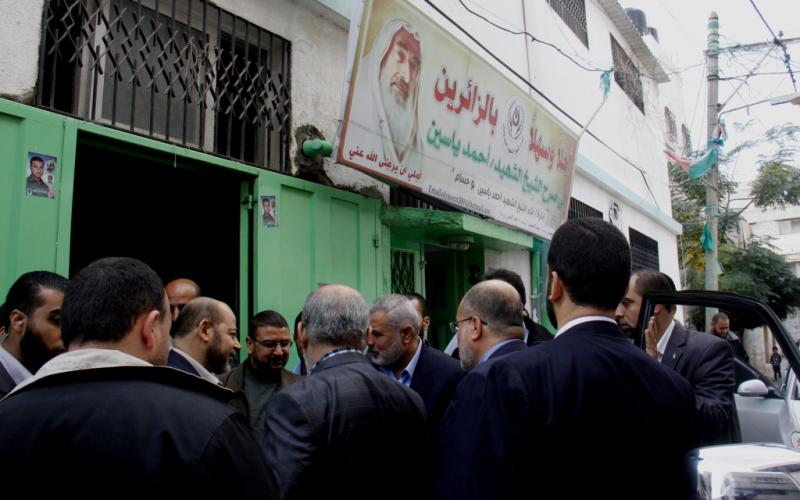 صور: هنية يزور بيت الشيخ المؤسس "ياسين"