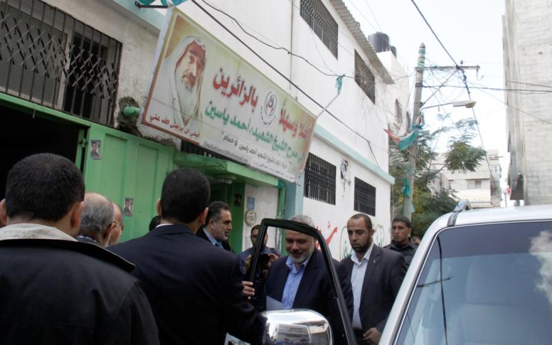 صور: هنية يزور بيت الشيخ المؤسس "ياسين"