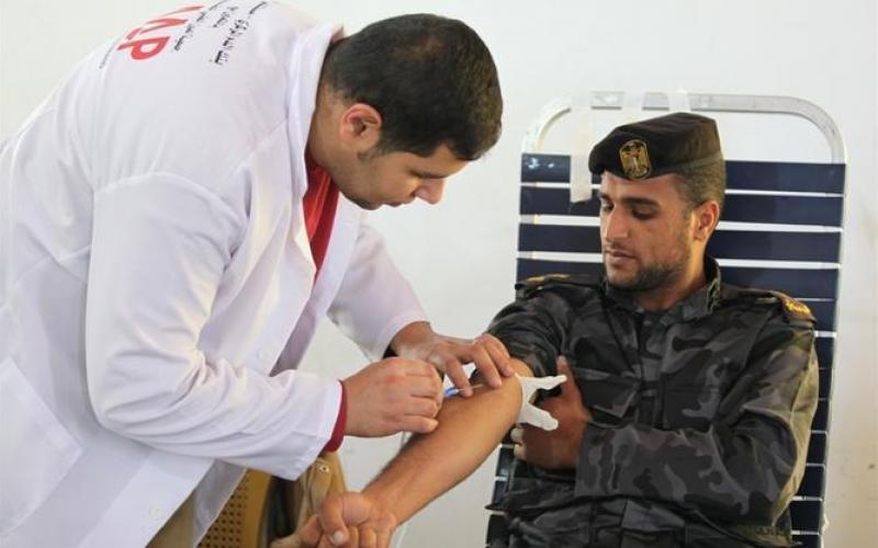صور: حملة للتبرع بالدم لأفراد جهاز الأمن والحماية