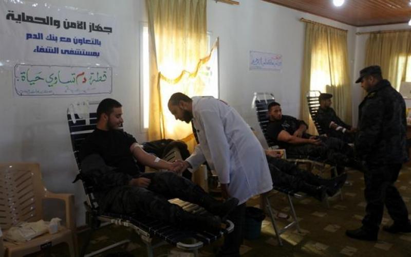 صور: حملة للتبرع بالدم لأفراد جهاز الأمن والحماية