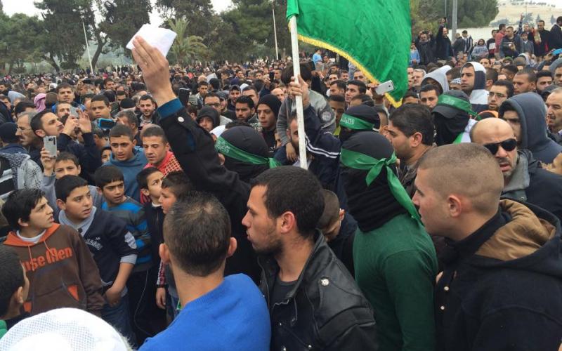 صور: مسيرة لحماس في باحات الأقصى