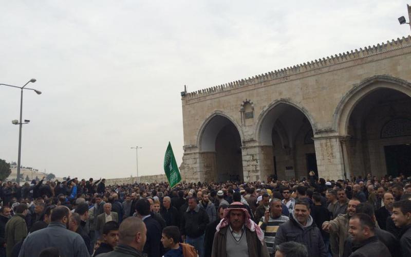 صور: مسيرة لحماس في باحات الأقصى