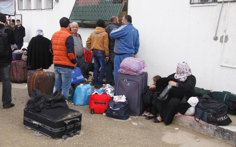 صور: معاناة المسافرين على "معبر رفح"