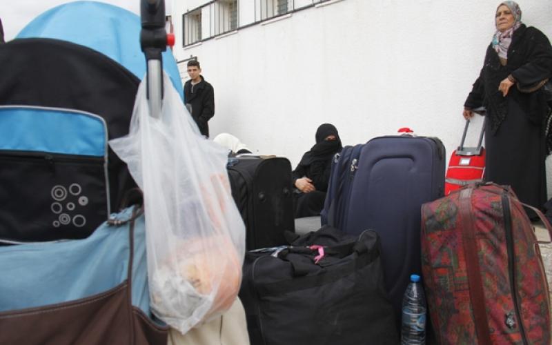 صور: معاناة المسافرين على "معبر رفح"