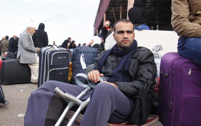 صور: معاناة المسافرين على "معبر رفح"