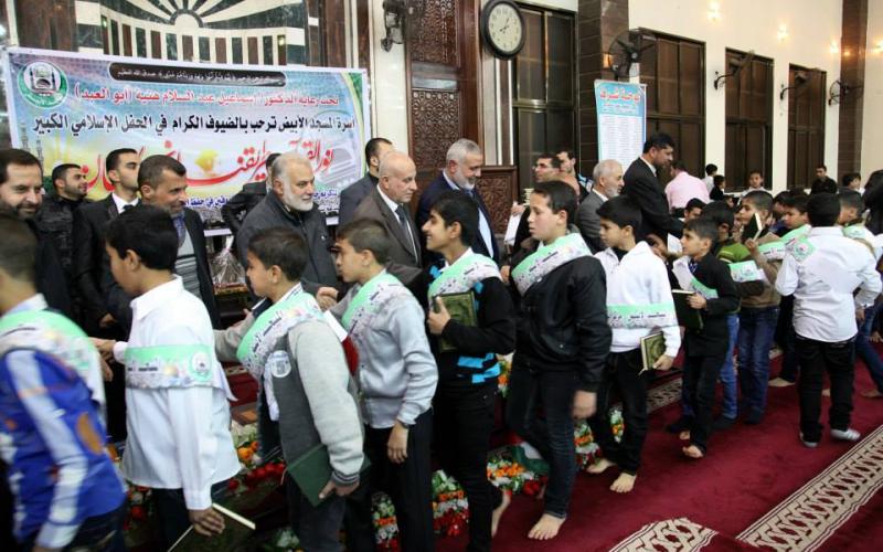 صور: تكريم حفظة كتاب الله بحضور "هنية"