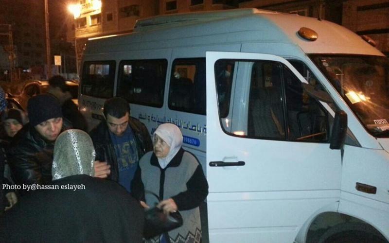 صور: أهالي غزة يتوجهون للصلاة في الأقصى