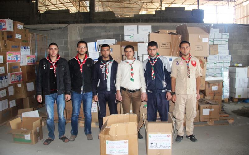 بالصور: الكشافة تشارك بفرز قافلة الجزائر الطبية