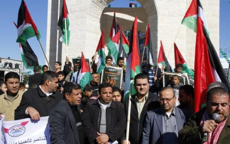 صور: وقفة القوى الوطنية برفح رفضا لأداء الحكومة