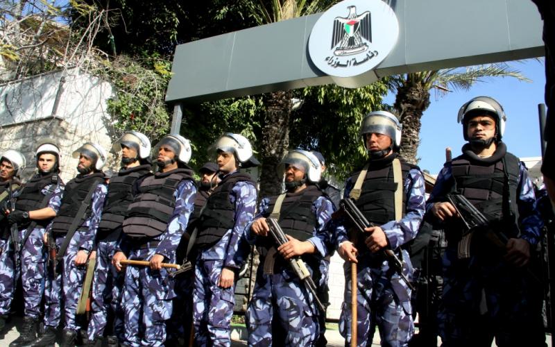 صور: احتجاج المعلمين أمام مجلس الوزراء بغزة