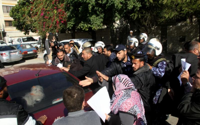 صور: احتجاج المعلمين أمام مجلس الوزراء بغزة