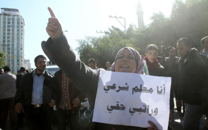 صور: احتجاج المعلمين أمام مجلس الوزراء بغزة