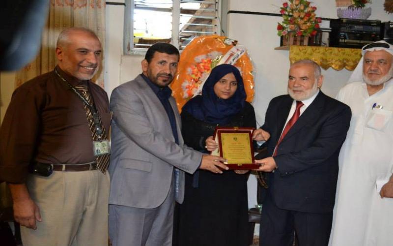 بالصور: بحر يهنئ المتفوقين بالثانوية العامة