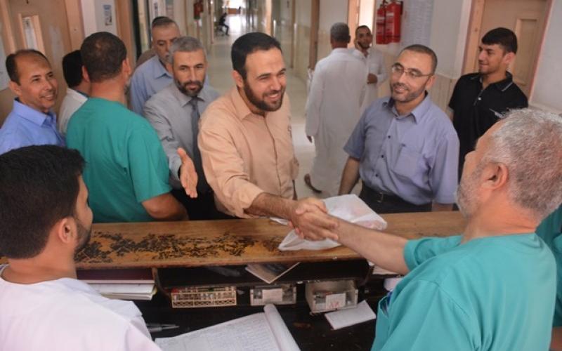 بالصور: خانيونس: حماس تزور المرضى ونزلاء السجون